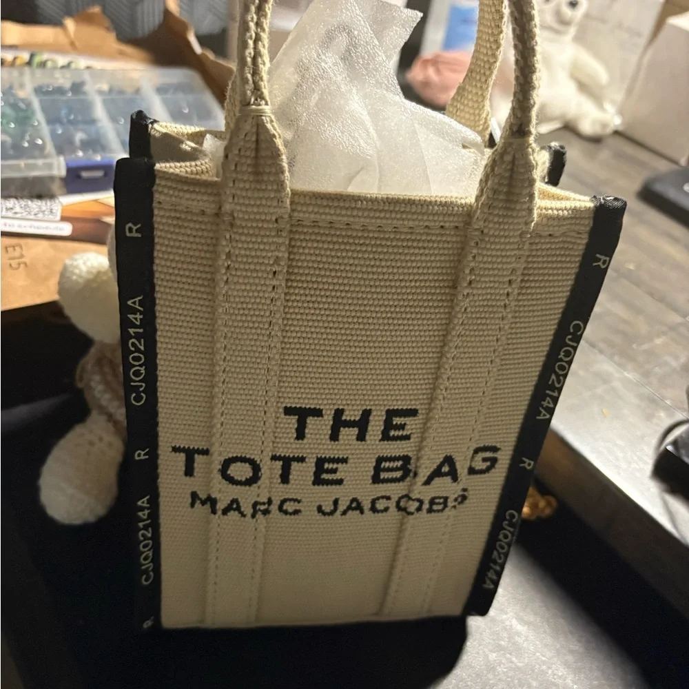 Marc Jacobs Black and Cream Tote Bag - Picture 1 of 4
